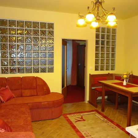 Holdlux Sarvar